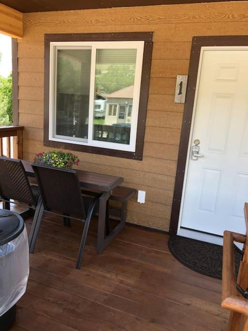 Parkway Yellowstone Guest House Room #1 Gardiner Extérieur photo